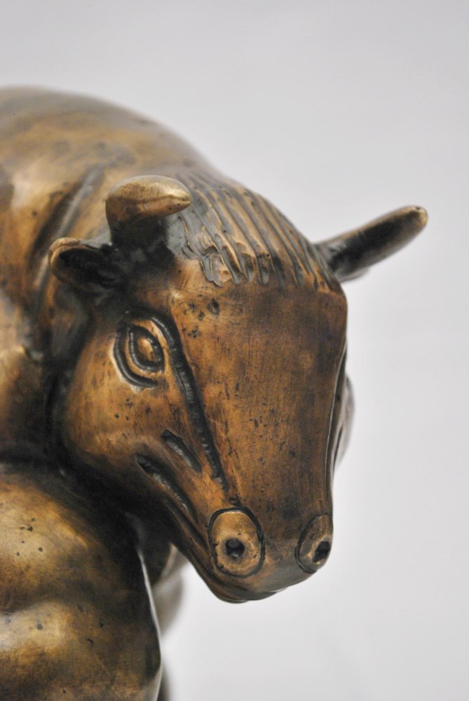 Lot #2188: FERNANDO BOTERO [imputée] - Toro (Dorado) - Bronze sculpture with natural patina