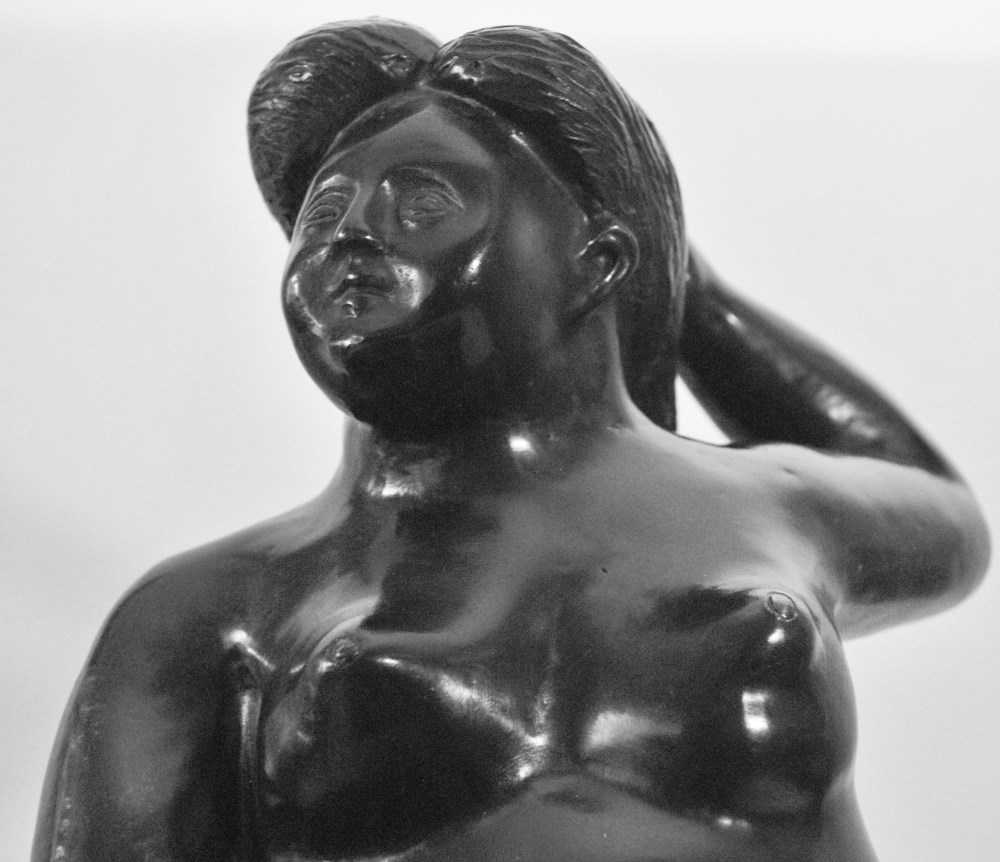 Lot #1182: FERNANDO BOTERO [impute] - Mujer desnuda sentada - Bronze sculpture with dark brown patina